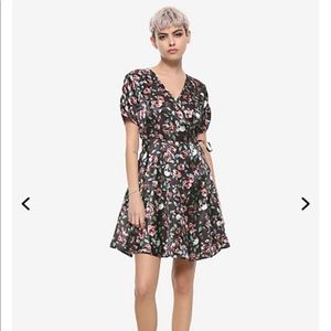 Skull and roses wrap dress M from hot topic